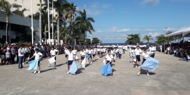 ((FOTOS)) Despliegan colores y pasión en desfiles revolucionarios