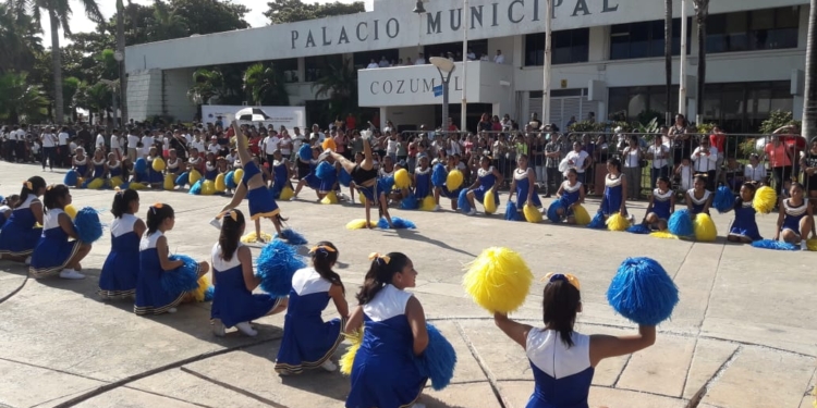 ((FOTOS)) Despliegan colores y pasión en desfiles revolucionarios
