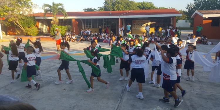 ((FOTOS)) Despliegan colores y pasión en desfiles revolucionarios