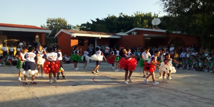 ((FOTOS)) Despliegan colores y pasión en desfiles revolucionarios