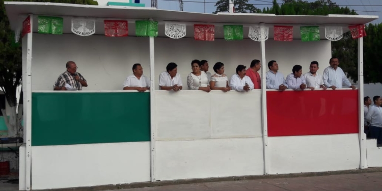 ((FOTOS)) Despliegan colores y pasión en desfiles revolucionarios