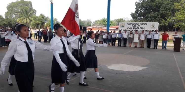 ((FOTOS)) Despliegan colores y pasión en desfiles revolucionarios