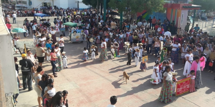 ((FOTOS)) Despliegan colores y pasión en desfiles revolucionarios
