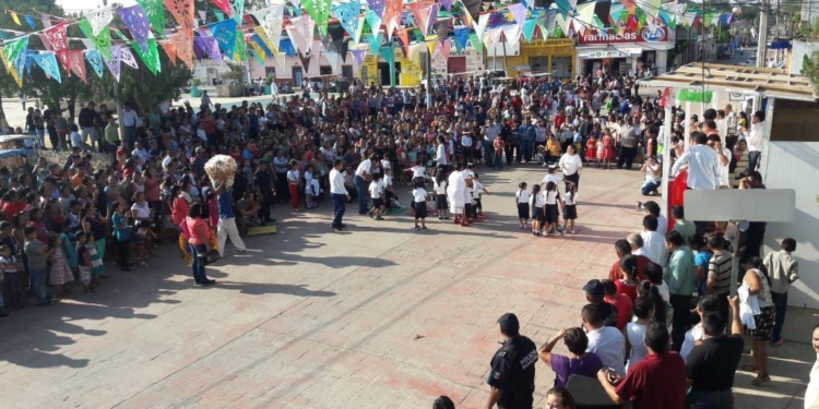((FOTOS)) Despliegan colores y pasión en desfiles revolucionarios