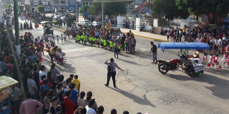 ((FOTOS)) Despliegan colores y pasión en desfiles revolucionarios