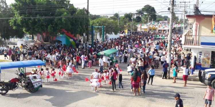 ((FOTOS)) Despliegan colores y pasión en desfiles revolucionarios