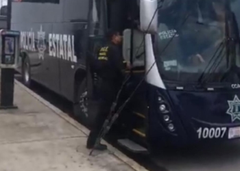 Detiene Fiscalía a 19 policías municipales