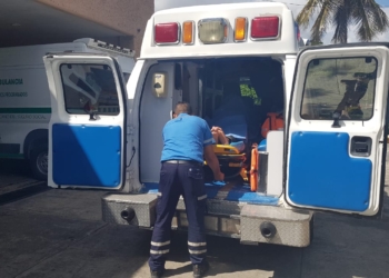 Incendio de embarcación deja dos heridos