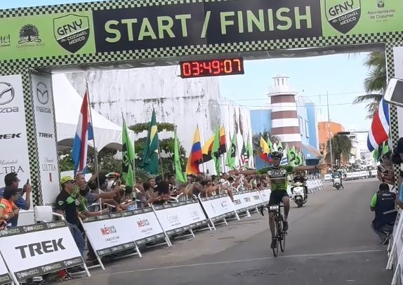Triunfa Mario Zamora en el Gran Fondo de Nueva York en Cozumel