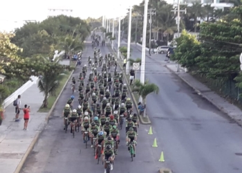 Multitudinaria salida del Gran Fondo de Nueva York en Cozumel