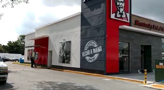 Roban sucursal de KFC en Cancún