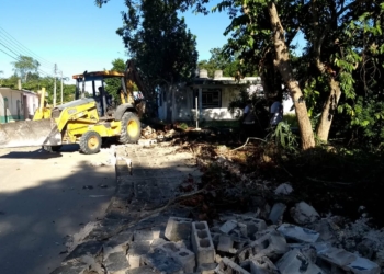 Ayuntamiento da respuesta a vecinos por barda a punto de colapsar