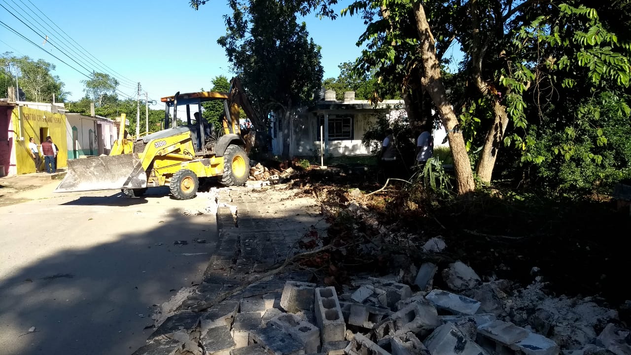 Ayuntamiento da respuesta a vecinos por barda a punto de colapsar