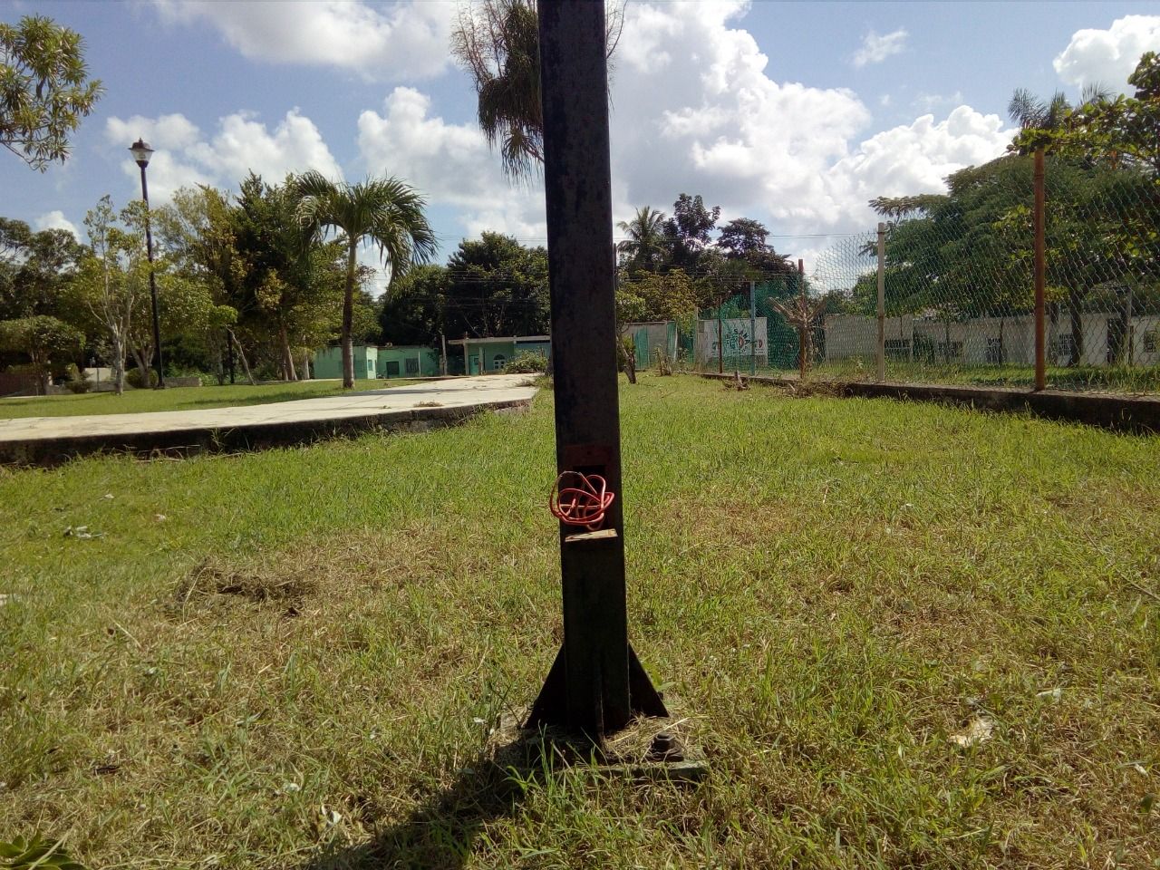 Dejan sin cableado eléctrico parque de la colonia Guadalupe