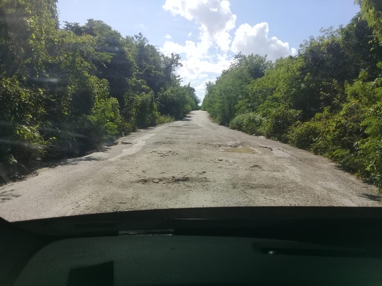 Carretera X-Hazil Sur y Chacaj de Repente peligro para los conductores