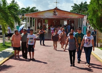 Decenas de personas visitan los camposantos de Chetumal
