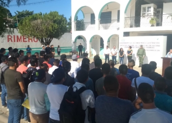 Jóvenes participan en el sorteo militar clase 2000 anticipados y remisos