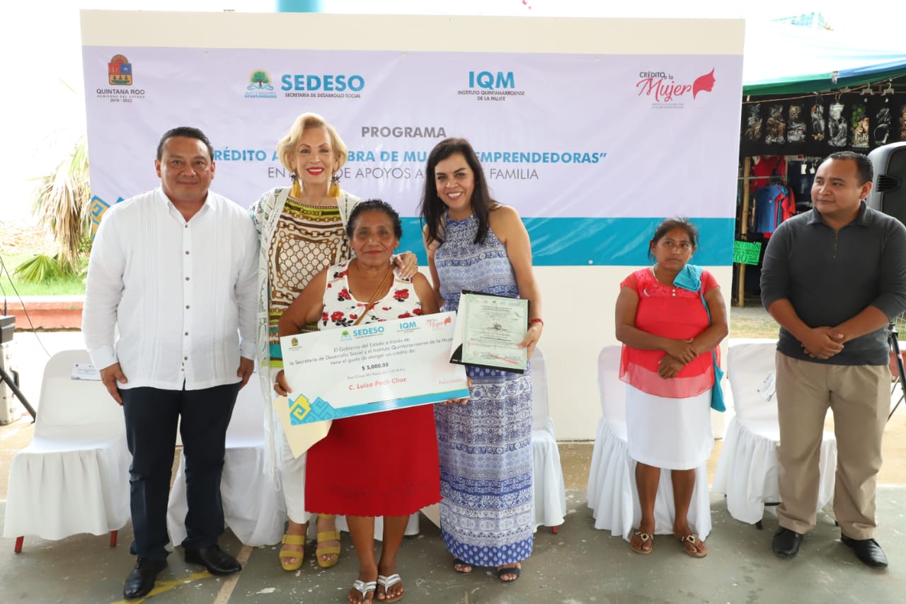 Mujeres de Kantunilkín reciben 137 créditos a la palabra