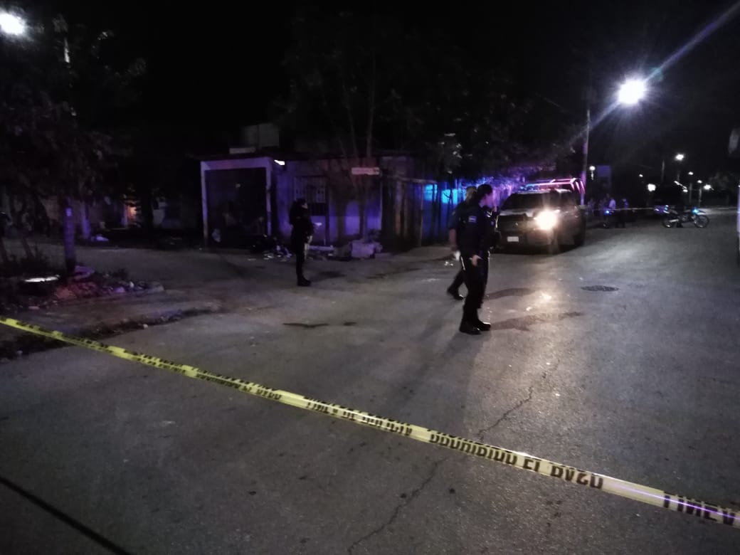 Atacan a pareja a balazos en Cancún