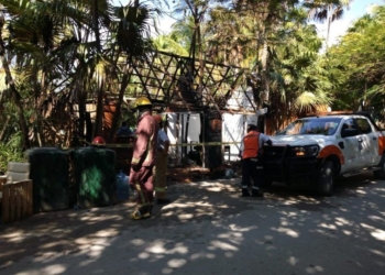 Incendio consume comercio en Tulum
