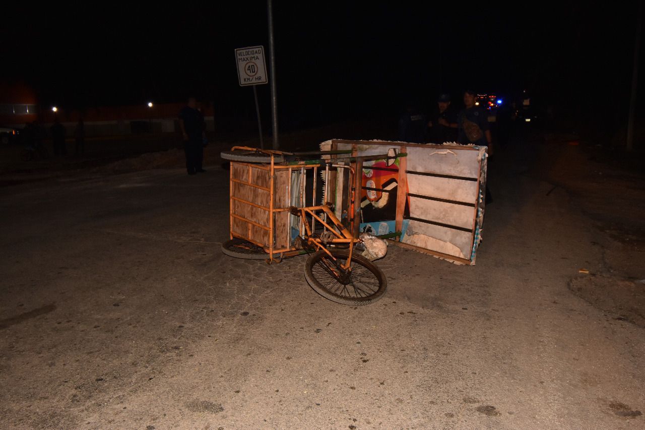 Siguen los percances por la remodelación de calles en JMM; moto arrolló a triciclo