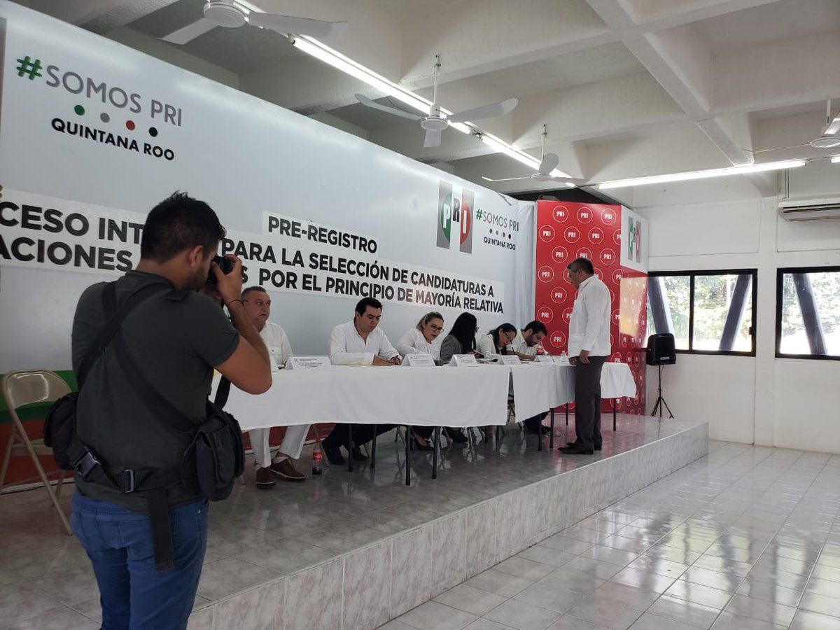 Se inscriben aspirantes del PRI para 7 distritos