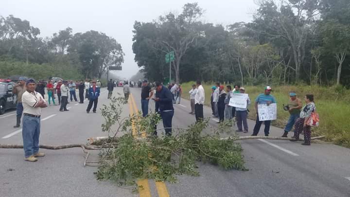 Tras acuerdo se normaliza la circulación de la carretera Chetumal-Escárcega