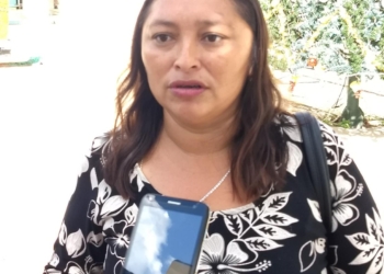 Mujer denuncia a policías por abuso de autoridad