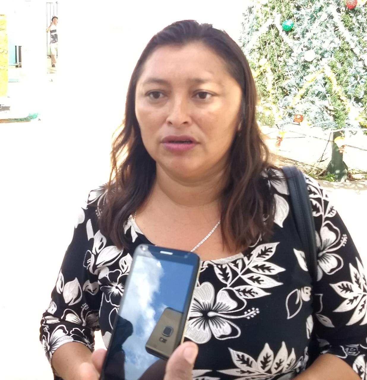 Mujer denuncia a policías por abuso de autoridad