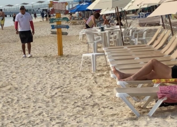 Bajan las propinas en la playa