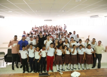 Imparte DIF Tulum conferencia para prevenir el alcoholismo en jóvenes