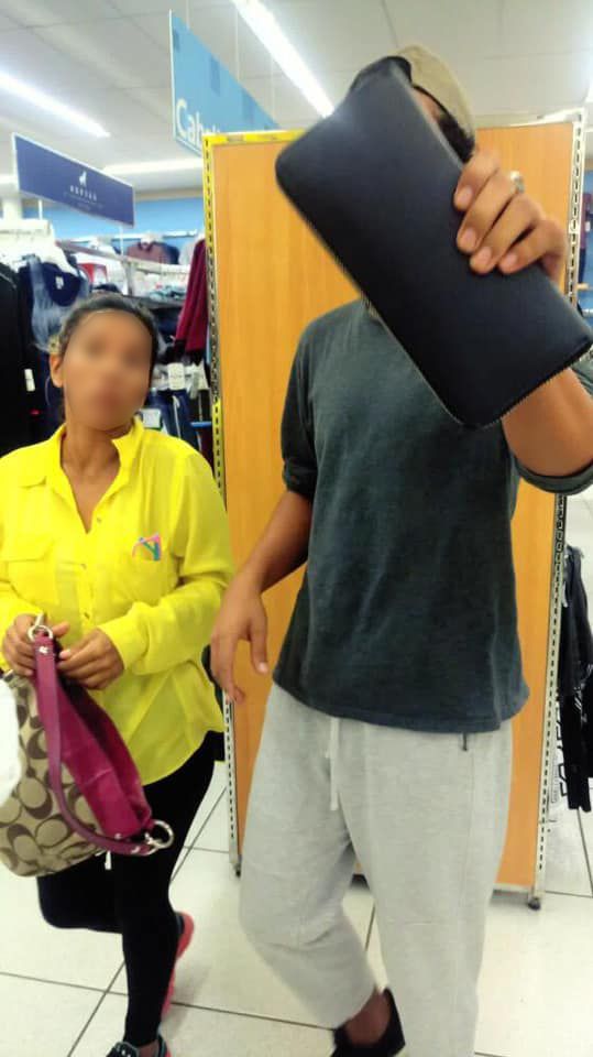 Lluvia de apelativos a madre e hijo, presuntamente acostumbrados a robar