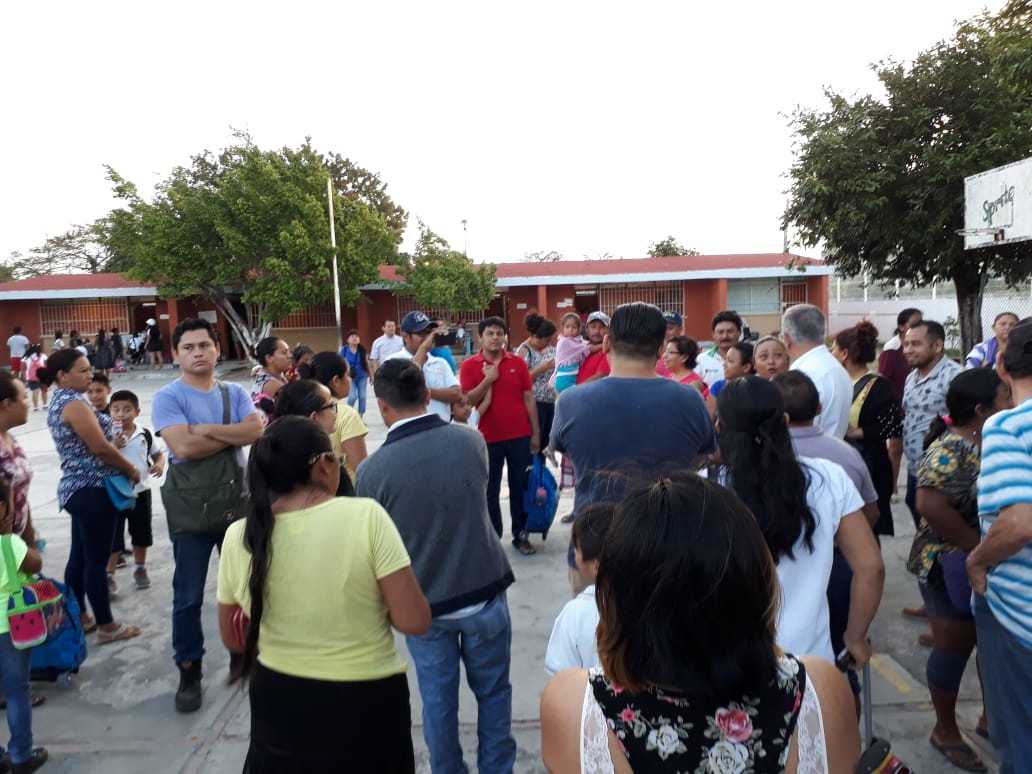 Se calman las aguas, destituyen al director de la primaria
