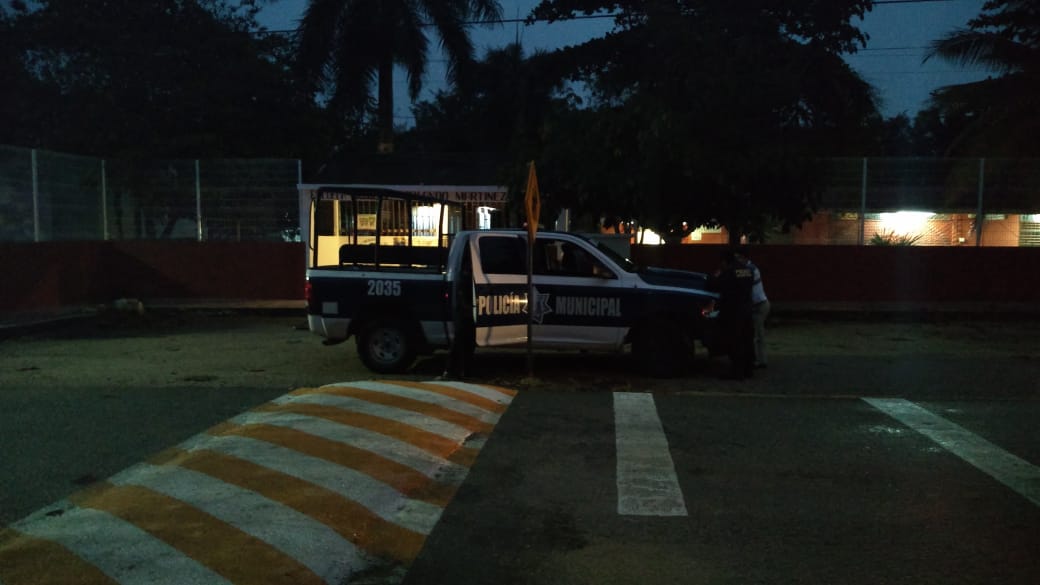Amanecen con narco manta en Felipe Carrillo Puerto