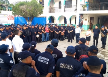 Policías municipales se inconforman en contra del Ayuntamiento