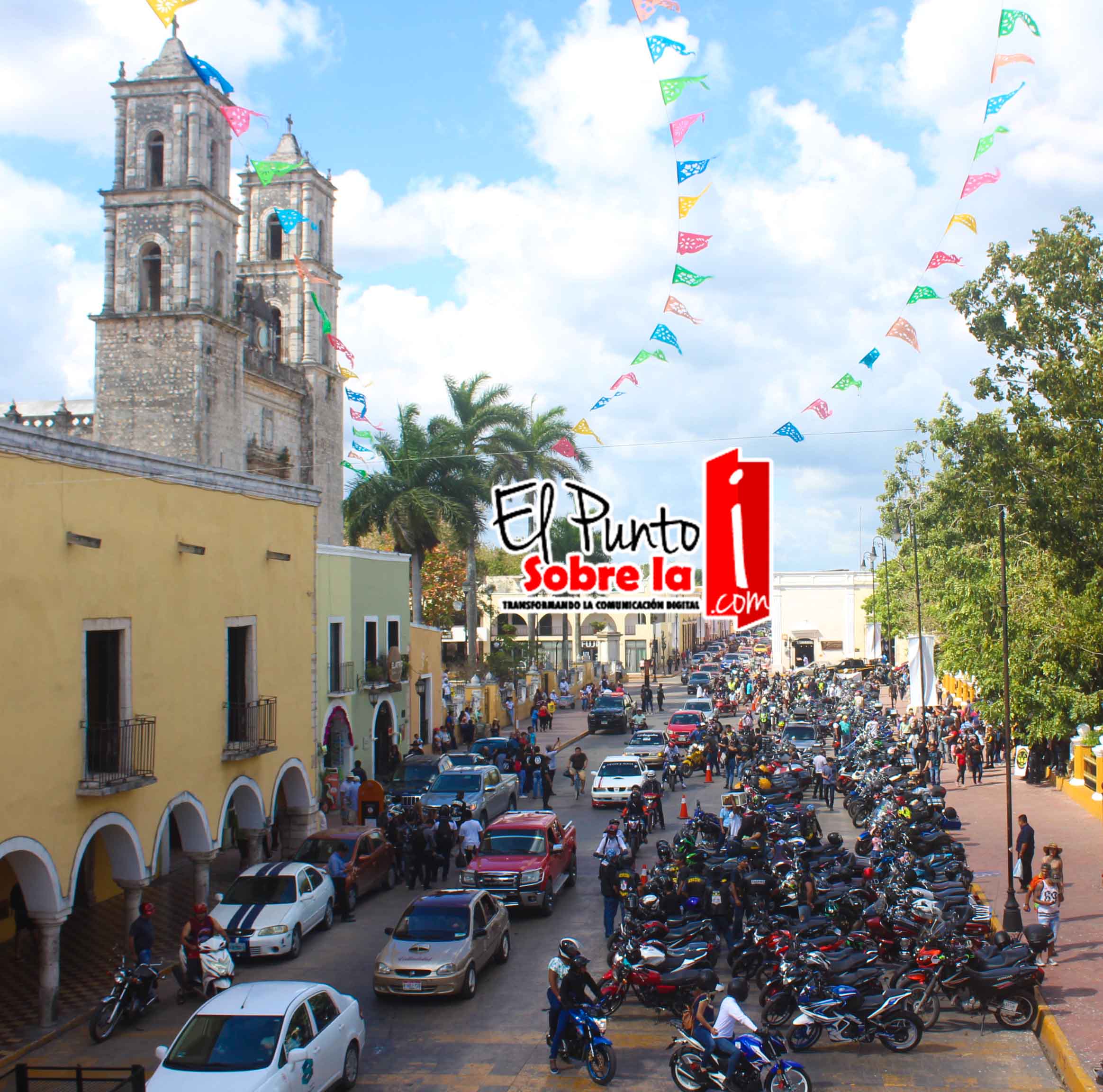 Multitudinaria concentración rodante en Valladolid