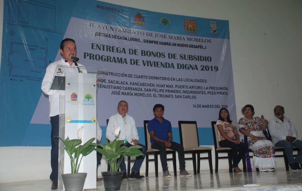Carlos Joaquin Gonzalez Entrega Bonos De Subsidio A 172 Familias De Jmm