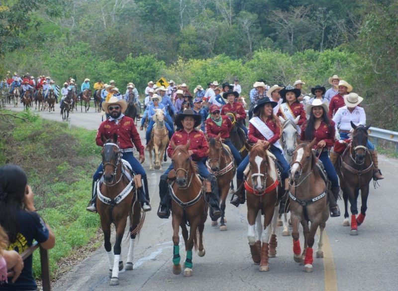 Exitosa cabalgata de la Feria de la Primavera Expomor 2019