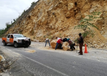 Liberan tramo de la carretera Rovirosa-Calderón