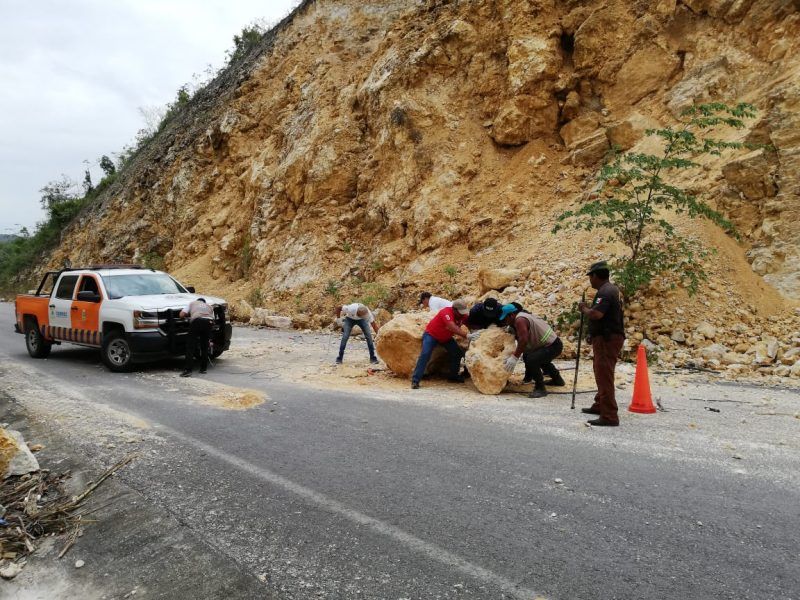 Liberan tramo de la carretera Rovirosa-Calderón