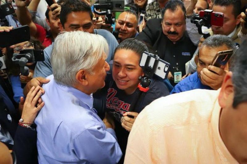 «No a las entrevistas banqueteras»: respondió AMLO ante la prensa