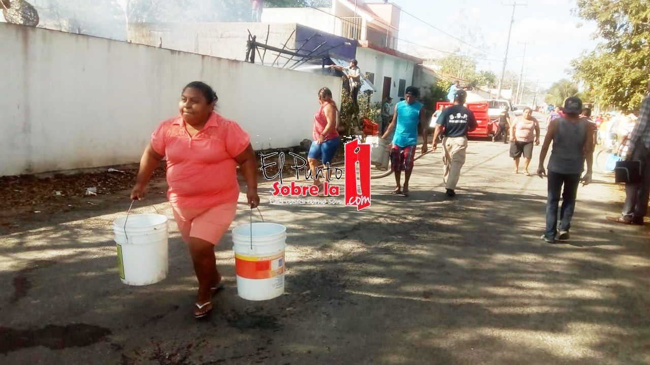 Temiendo que alcanzara sus predios, vecinos se sumaron al sofoque de un incendio registrado en restaurante