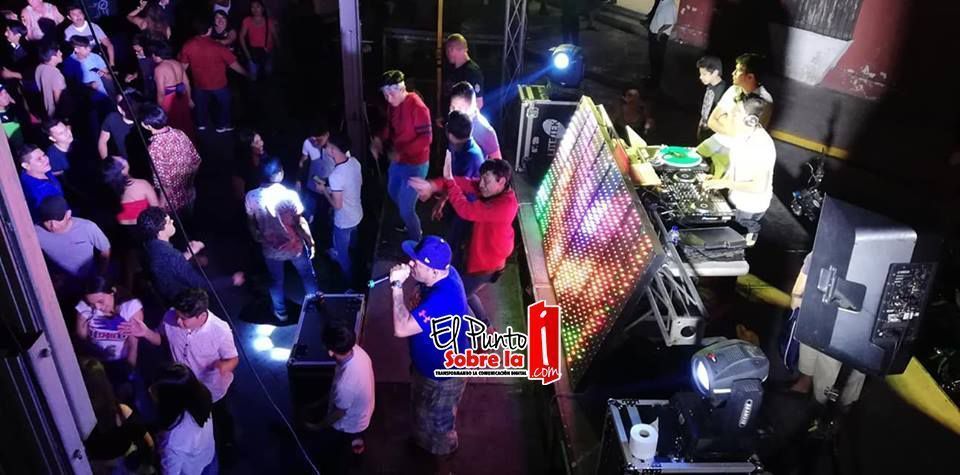 Más de tres décadas animando momentos especiales, ambientando noches de baile, y provocando griterío y euforia
