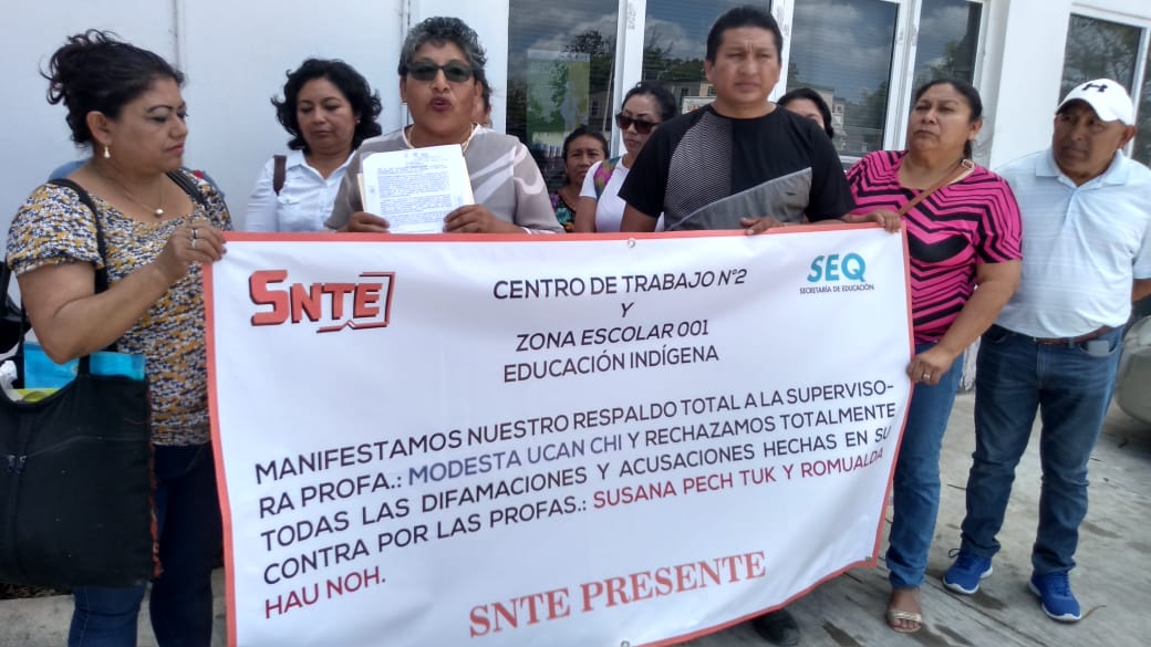 Manifestación pacífica de maestros en apoyo a Modesta Ucan Chi
