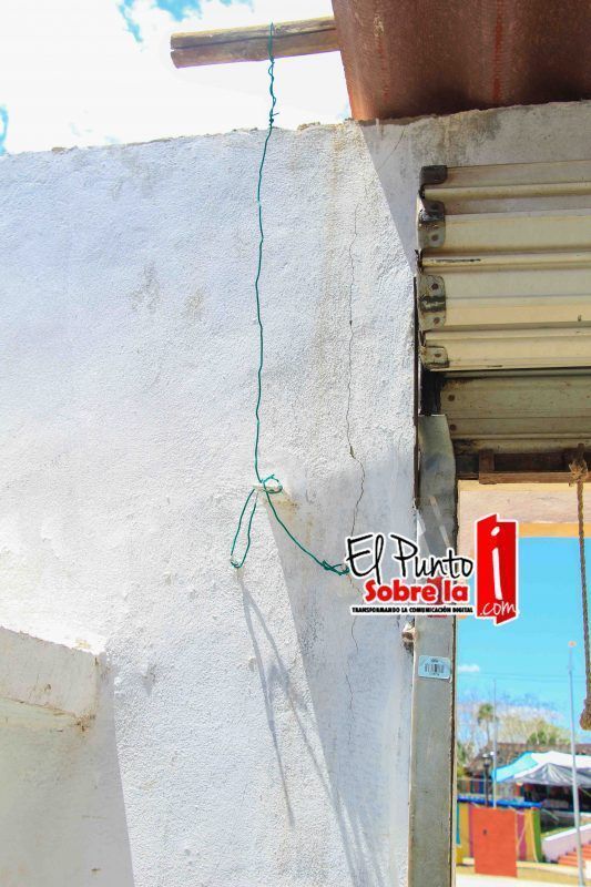 Un gran remolino acabó con el techo de su vivienda