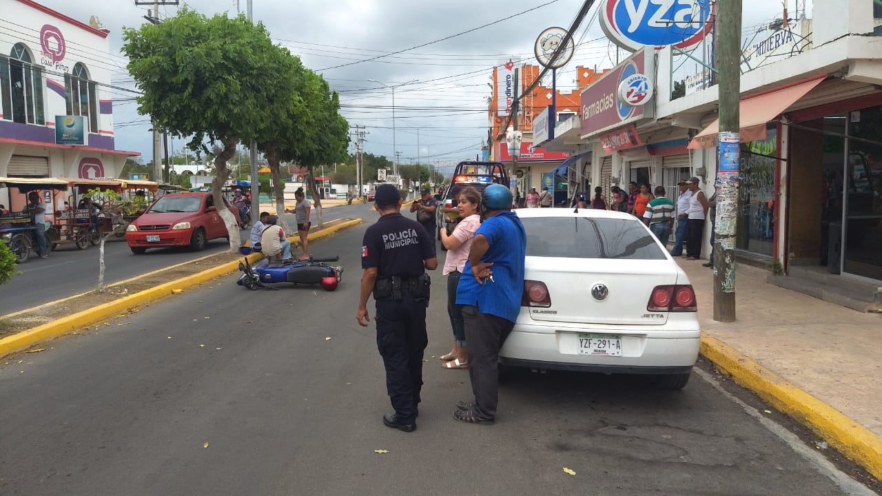 Accidente automovilístico en la avenida principal de Jose Maria Morelos