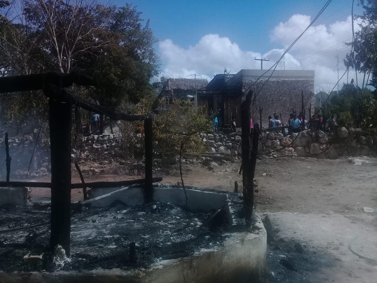 Incendio causa pérdidas a dos familias de Sacalaca