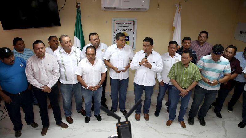 Legisladores y taxistas anuncian acuerdo en beneficio de la economía familiar