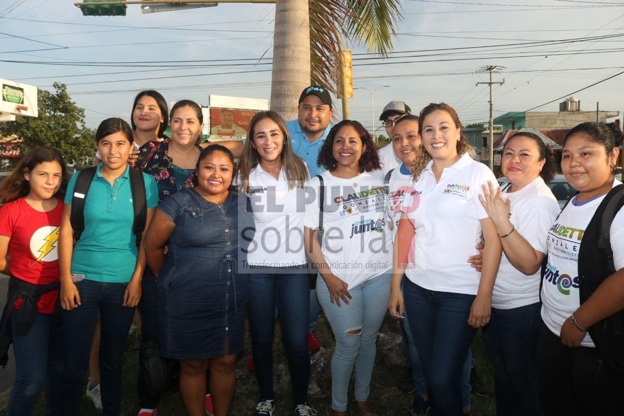 Claudette González se compromete con familias de las colonias Jesús Martínez Ross y Solidaridad a trabajar por el bienestar social