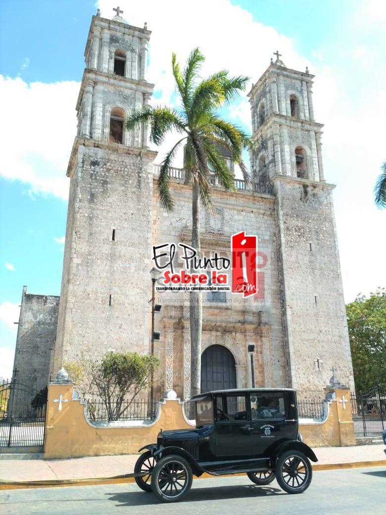 Colección de vehículos antiguos y clásicos acapara la atención y miradas de locales y visitantes